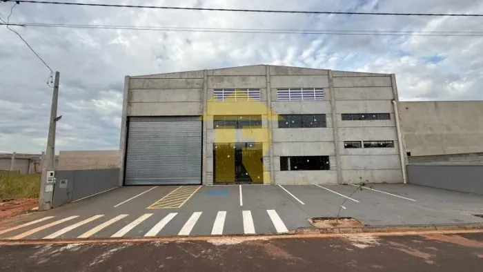 Locação de Barracão Industrial no Centro Empresarial e Comercial BR153 em São José do Rio