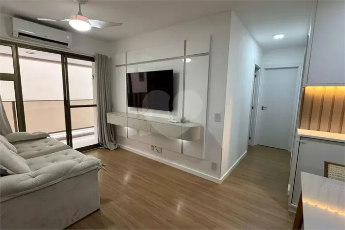 Apartamento à venda com 2 quartos, sendo 1 suíte, no condomínio Start Tijuca, Rio de Janei