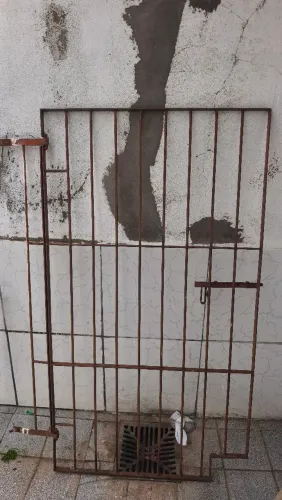 Vende-se Ferro Bruto : portões , janelas, grades