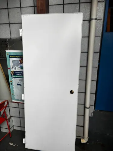 Porta Eucatex em madeira