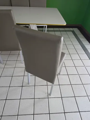 Vendo 6 cadeiras de couro e alumínio
