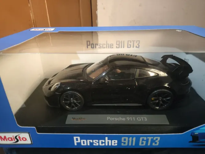 Porsche 911 GT3 1/18 Maisto