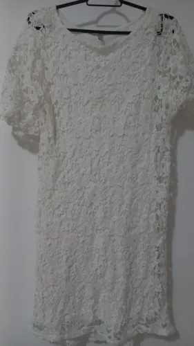 Vestido branco, tam PP mas veste P e M. Solto, pronto pra usar na balada, ou até na praia