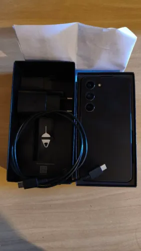 Samsung Galaxy S23 - 256GB - Completo