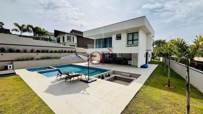 Casa de Alto Padrão no Serra Azul I 4 Suítes, Fundo para Reserva e 1.016m²