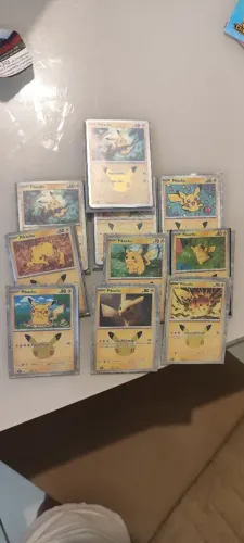 Quit 10 Pikachu coleção 30 anos