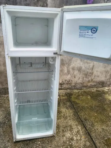 Geladeira Eletrolux 220v