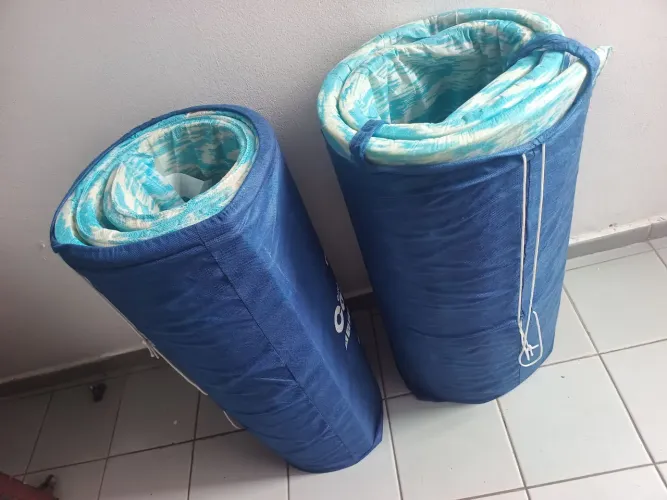 2 colchonetes de acampamento. Usado 1x.