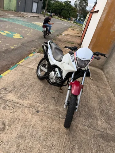 Honda NX 400i Falcon 2015