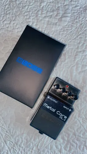 Pedal de distorção METAL CORE ML2 da BOSS