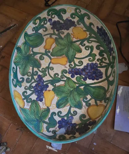VENDO TRAVESSA DE CERÂMICA EXTRA GRANDE PINTADA À MÃO GRIFE ELLE et LUI/LUIZ SALVADOR