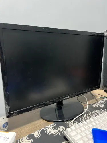 Vendo monitor SAMSUNG S24D332H 75 24?