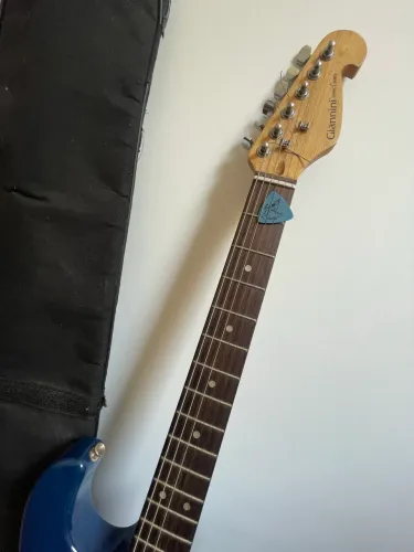 Guitarra elétrica Gianinni + amplificador sheldon + acessórios