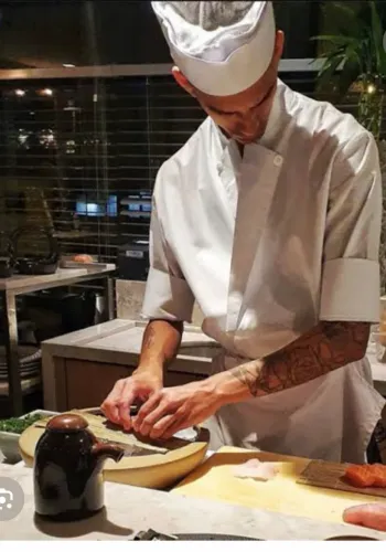 Vaga para auxiliar de Sushimam (sem experiência )