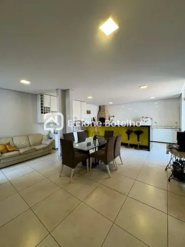 Casa ampla para Aluguel em Jardim Europa, Uberlândia 5 Quartos (4 Suítes)