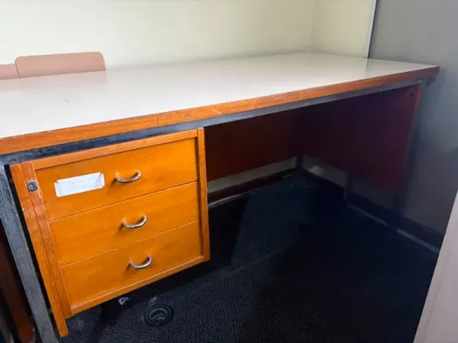  Mesa de Escritório / Escrivaninha de Madeira com 3 Gavetas