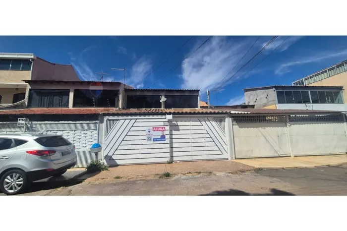CASA 4 QUARTOS, SAMAMBAIA SUL QR 320, PRÓXIMO AO METRÔ