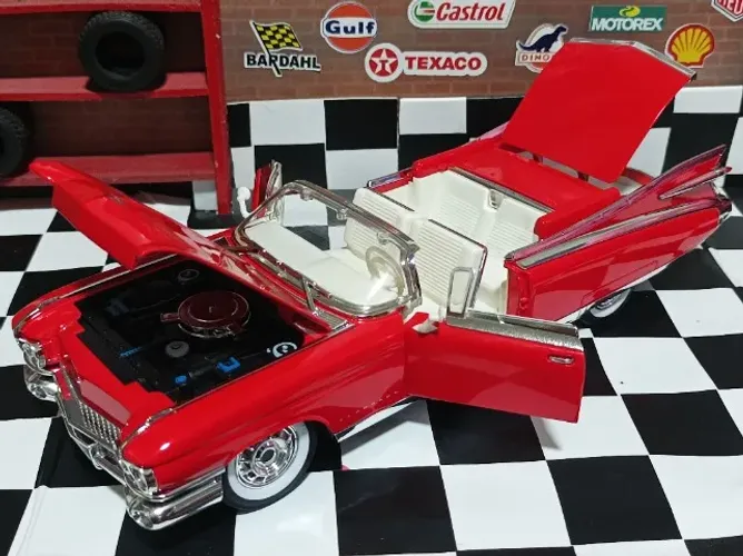 Miniatura Cadillac vermelho 1/24
