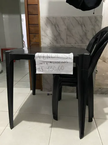 Mesa com 3 cadeiras