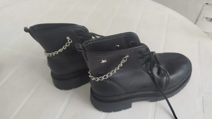 Bota feminina infantil.