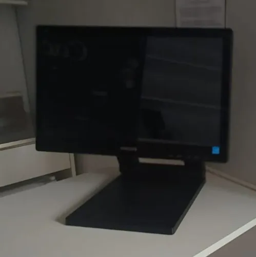 Monitor Touchscreen, teclado, mouse