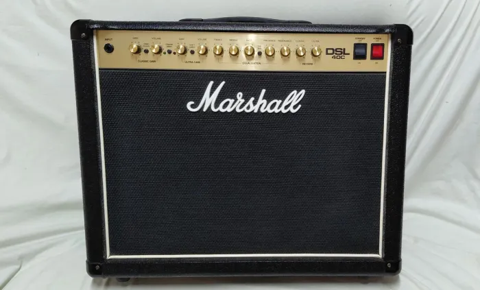 Amplificador Marshall DSL40C Valvulado