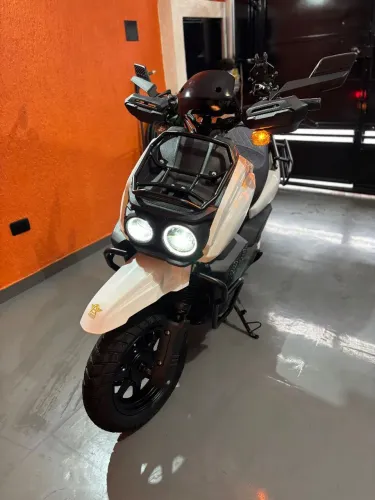 Scooter elétrica Tank AG 11 veículo autopropelido