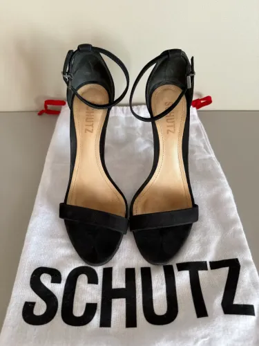 Sandália Schutz ótimo estado 