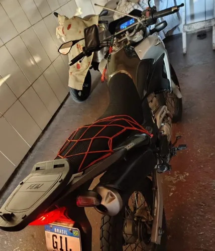 Troco xre 300 por carro