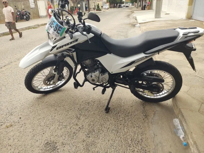 Vendo ou troco essa linda Bros 