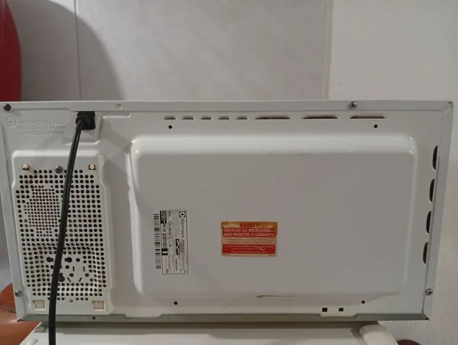 Vendo micro-ondas Electrolux 30 l com defeito