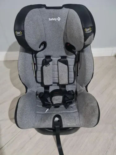 Cadeirinha Veicular Safety 1st.
