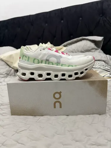 On Cloudmonster Original