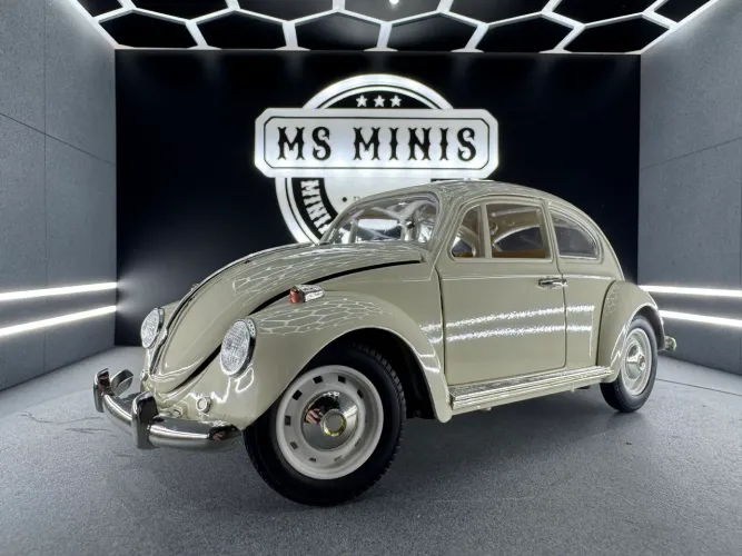 Miniatura Volkswagen Fusca escala 1/18 R$250,00 CADA. 