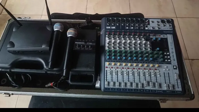 Mesa de som soundcraft siganture 12 mtk zerada