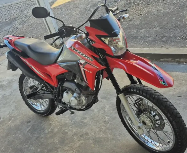 Moto impecável
