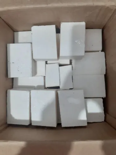 Sabão de óleo reciclado e sida cáustica 
