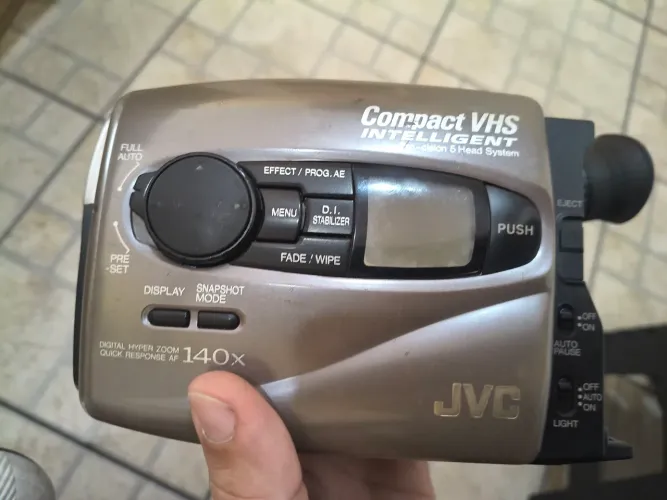 Filmadora vhs JVC, relíquia