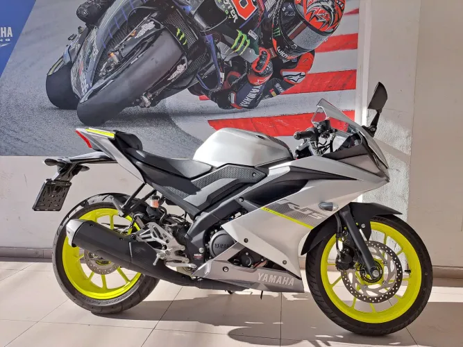 Yamaha R15 baixa Km