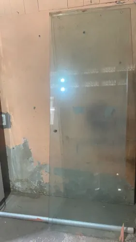 Vende-se duas portas de vidro