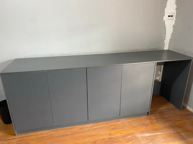 Buffet com espaço para frigobar