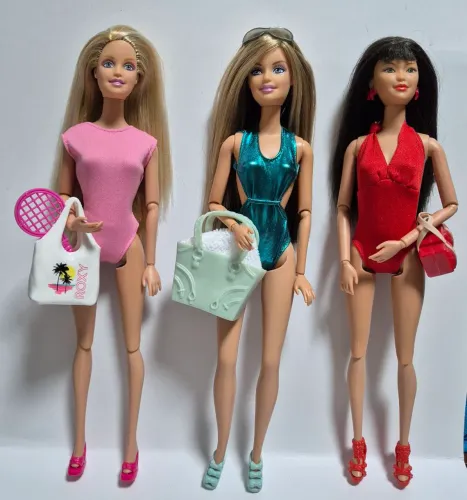 Lote de bonecas barbie usadas leia a descrição