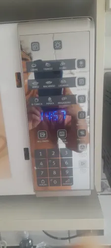 Vendo um micro ondas semi novo eletrolux  31 litros 