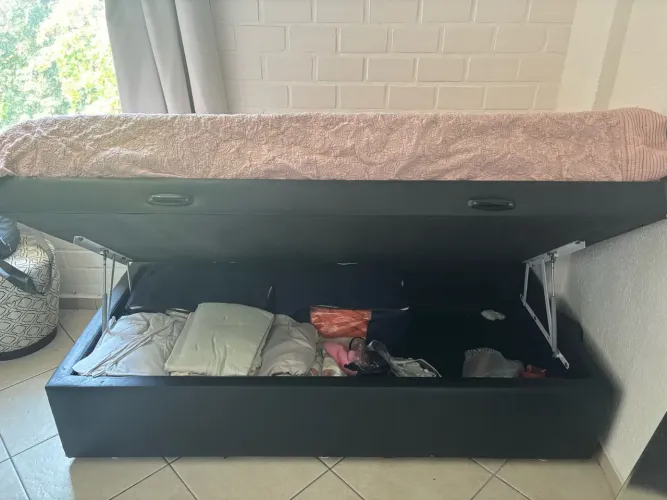 Vendo Cama box baú solteiro