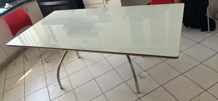 Vendo mesa Tampo mdf com vidro