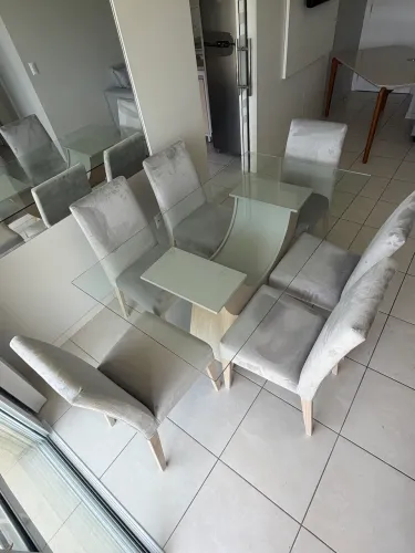 Mesa tampo de vidro com 6 cadeiras