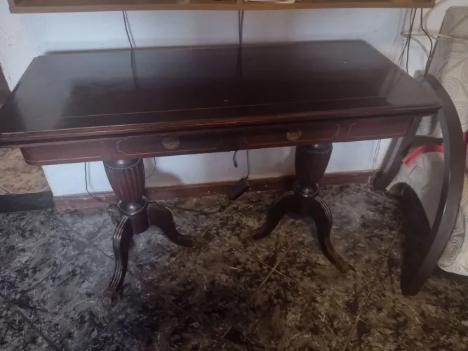 Mesa de madeira dobrável