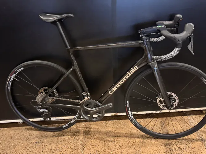 BICICLETA CANNONDALE SUPERSIXEVO CARBON 3 TAMANHO 56 SEMI NOVA