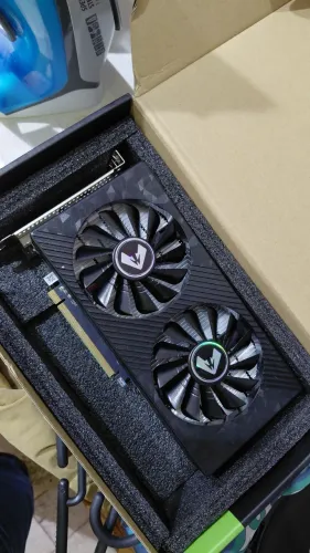 Placa de vídeo rx 580 8 gb (roda as ventoinhas mas nao da imagem)
