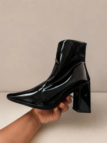 Bota preta 